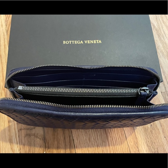 Bottega Veneta Zip-Around Wallet - Picture 4 of 7